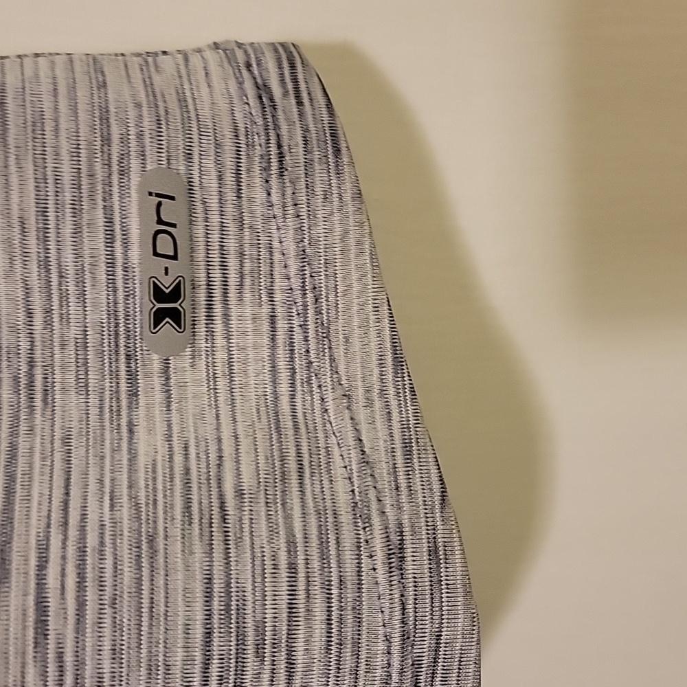 2 Activewear Tops - Picture 3 of 9